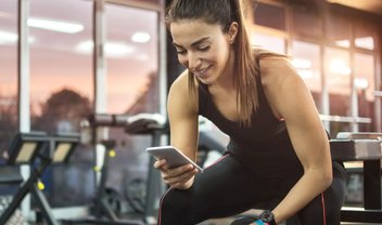 Usar o celular atrapalha o treino? Descubra!