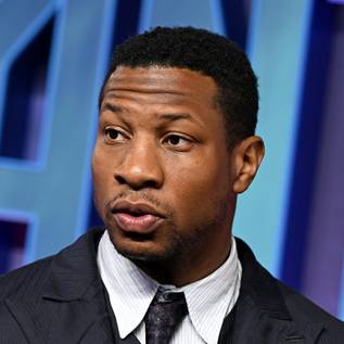 Imagem de Ator Jonathan Majors é declarado culpado por agressão contra ex-namorada