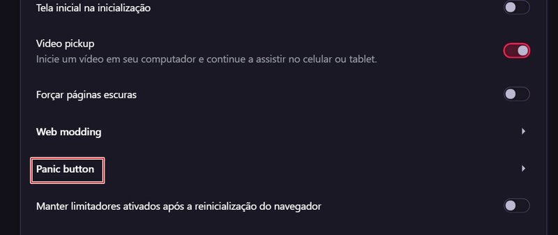 A opção do Panic button estará mais ou menos na metade da tela após avançar com a barra de rolagem.