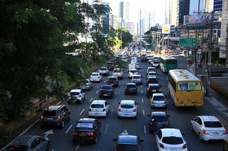 Todos os proprietários de veículos em circulação no Brasil precisam pagar o Imposto sobre a Propriedade de Veículos Automotores anualmente. (Getty Images/Reprodução)