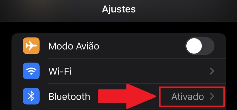 É preciso estar com a conexão bluetooth ativada no celular antigo