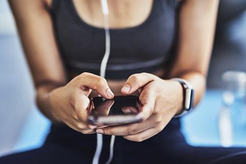 O uso de aplicativos de treino é uma tendência no mercado fitness