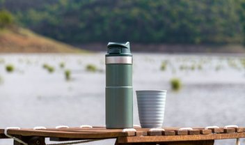 6 garrafas Stanley para manter as bebidas geladas durante o verão