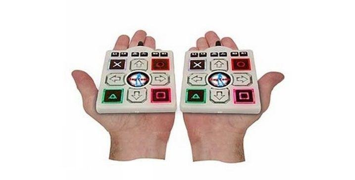 Para quem queria ficar no sofá jogando Dance Dance Revolution, esse palmtop era uma academia para os dedos.