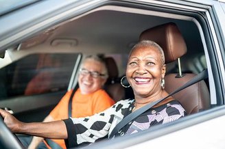 As regras de renovação da CNH também foram alteradas para os motoristas idosos.