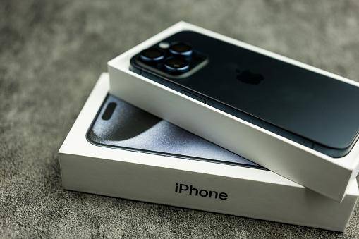 O iPhone 15, lançado em setembro de 2023, parece ser o modelo mais afetado.