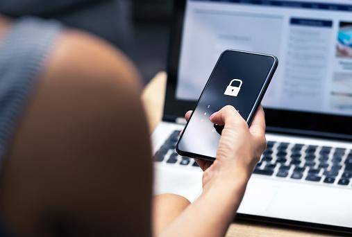 Desbloquear o celular travado pelo Celular Seguro é possível, mas é complicado.