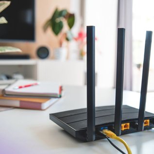 Imagem de Roteadores em oferta na Amazon: modelos Huawei, TP-Link, Intelbras e mais com até 52% de desconto