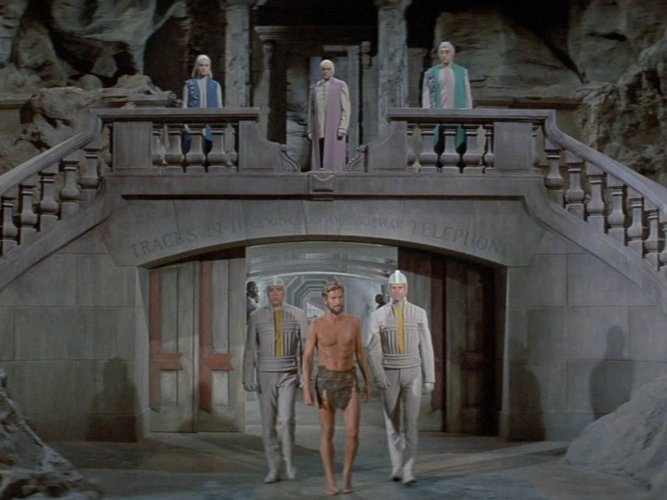 James Franciscus interpreta Bret, o novo protagonista da franquia.