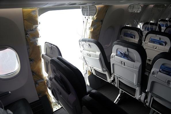 A porta se soltou minutos após a decolagem do avião da Alaska Airlines.