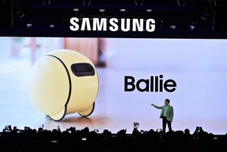Samsung Ballie has evolved and is now planned to be a robot with artificial intelligence.