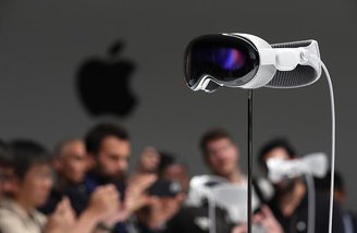 O Apple Vision Pro em exibição.