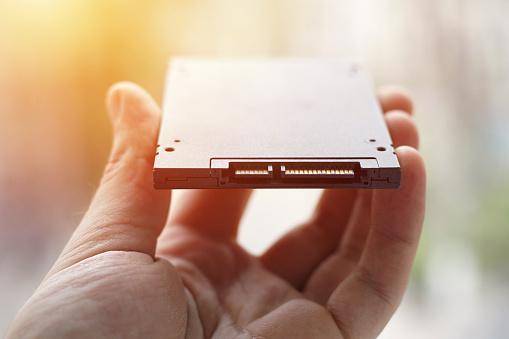 Optar por um SSD como dispositivo de armazenamento é uma opção acessível e eficiente.