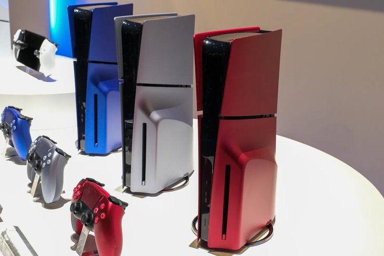 Atualmente, o PS5 Slim conta com apenas três cores de tampa