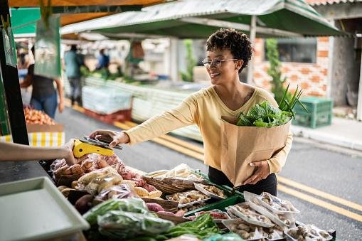 O Dia Mundial do Consumidor foi criado para estabelecer os direitos de quem compra produtos e serviços.