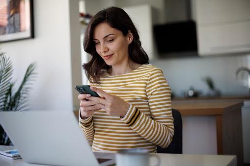 Em média, um smartphone costuma receber atualizações importantes por pelo menos três anos.