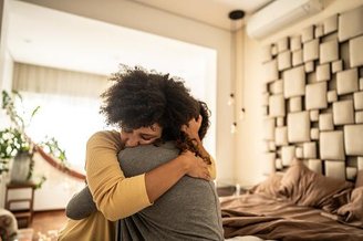 As frases de amor são lindas para demonstrar carinho e gratidão. (Fonte: GettyImages)