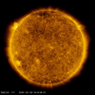 As manchas solares parecem mais escuras porque não recebem toda a luminosidade. 