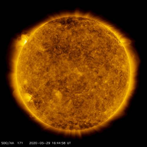 As manchas solares parecem mais escuras porque não recebem toda a luminosidade. 