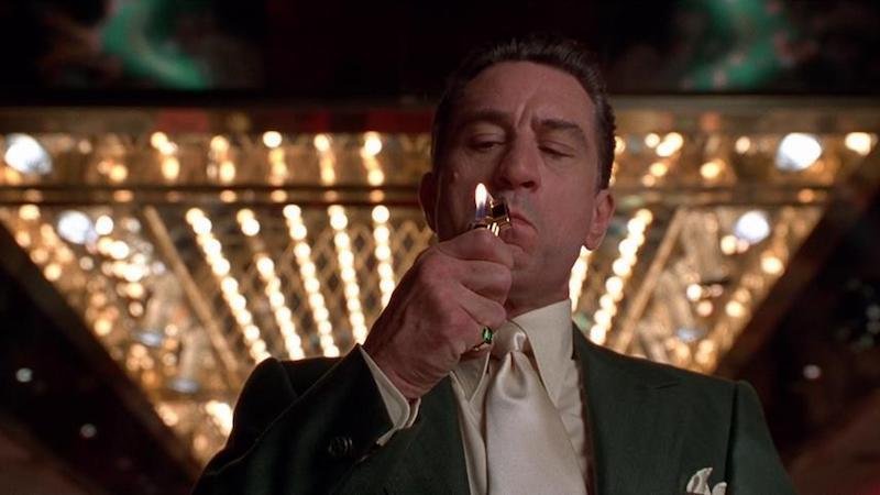 O filme traz um retrato de Las Vegas nos anos 70, da dominação da máfia à ascensão das grandes corporações.