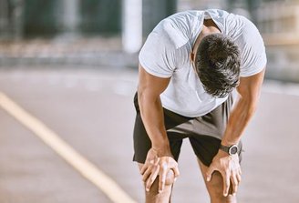 The posture with hands on knees was more effective for healing.