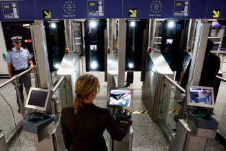 Em alguns casos de investigação, é possível perder a chance de viajar para outros países por conta da apreensão do passaporte.