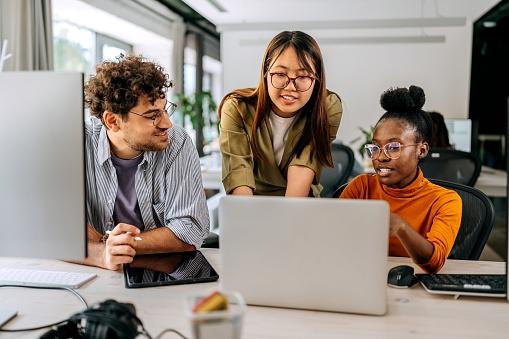 A habilidade de trabalhar em equipe é necessária não somente na área de tecnologia, mas em todas as outras