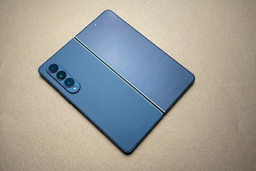 O Galaxy Z Fold 6 pode usar a mesma tecnologia de dobradiça que o primeiro dispositivo dobrável da Apple.