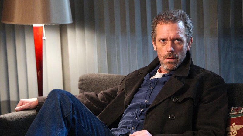 O médico Dr. House é interpretado por Hugh Laurie