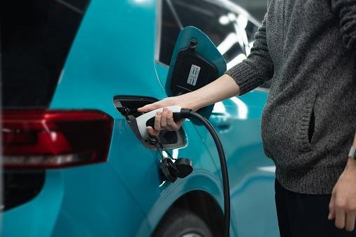 Donos de carros elétricos precisam ficar atentos aos percursos para que seu veículo não fique sem energia pelo caminho