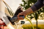 Imagem de Mercado de veículos elétricos supera investimentos em energias renováveis