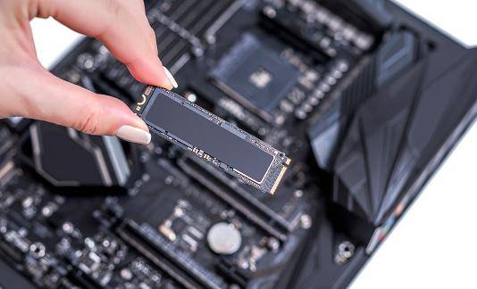 Ao comprar um SSD não se esqueça de verificar a compatibilidade com o seu desktop ou notebook.
