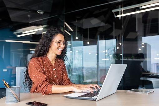 Conhecer os principais atalhos no Windows ajuda a economizar tempo na realização de diversas tarefas. (Fonte: GettyImages/Reprodução)