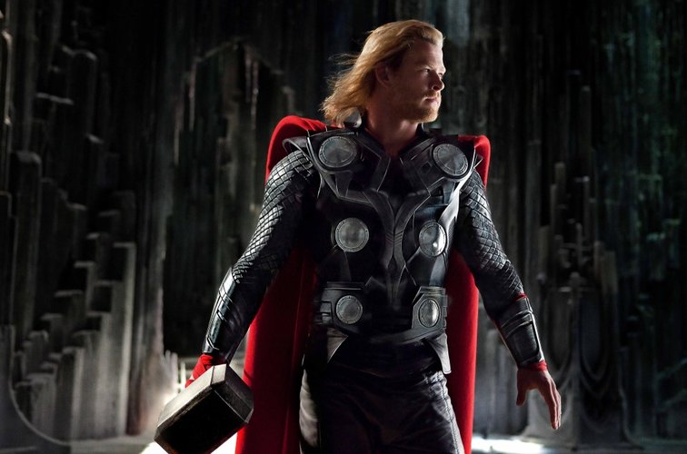 Chris Hemsworth como Thor no filme de 2011.