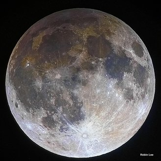 Eclipse penumbral da Lua nos céus da China.