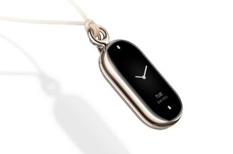 The new Mi Band can be used as a necklace.
