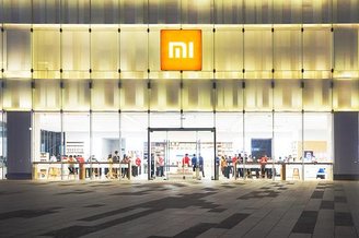 Uma loja de celulares da Xiaomi, nos moldes da Apple Store (Imagem: GettyImages)