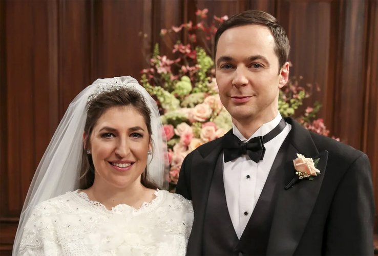 Os encontros entre o Sheldon adulto e Amy foram apenas ouvidos em Jovem Sheldon.