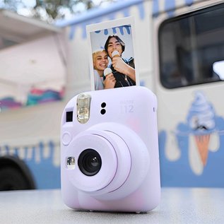 Imagem de  Instax Mini 12 em oferta: câmera instantânea com pack de filmes e case pelo menor preço na Amazon