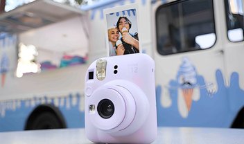  Instax Mini 12 em oferta: câmera instantânea com pack de filmes e case pelo menor preço na Amazon