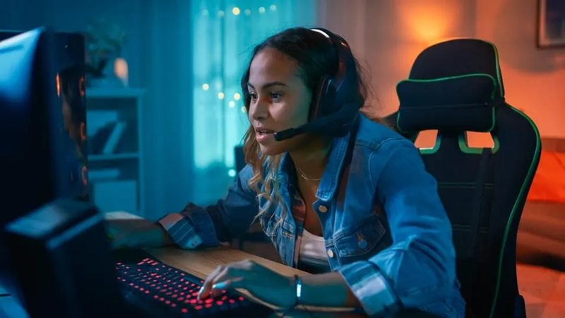 Segundo o Pesquisa Games Brasil 2024, 51% dos gamers brasileiros são mulheres.