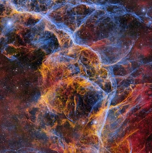 A imagem apresenta o remanescente de supernova da Vela, fotografado pela Câmera de Energia Escura, que possui um sensor de 570 megapixels.