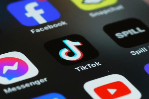 Defesa do TikTok alega que não há interferência governamental no algoritmo.