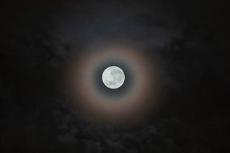 O eclipse lunar penumbral causa um leve escurecimento da Lua, então sua observação pode ser confundida com a paisagem de uma noite normal.