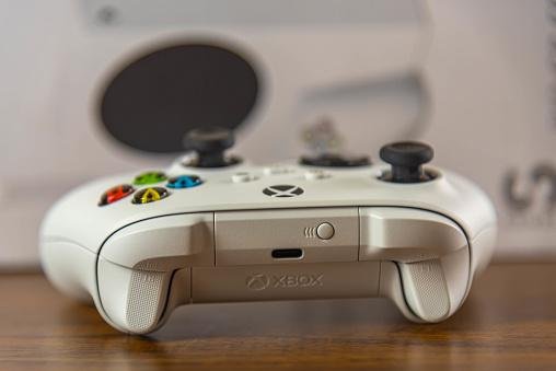 Vendas do Xbox Series X e S estariam patinando fora do mercado norte-americano e gerando incertezas nas publishers, segundo o GamesIndustry.biz.