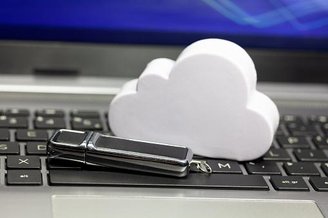 Backup em nuvem, pendrive e HD externo são alguns opções de armazenamento seguro.