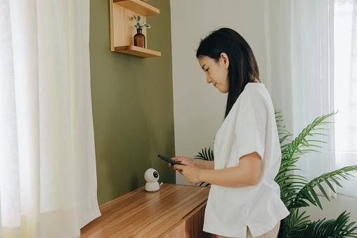 Fique atento a atividades suspeitas para evitar qualquer possibilidade de camfecting. (Fonte: Getty Images/Reprodução)