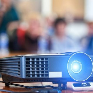 Imagem de Procurando um projetor? Confira modelos Epson, Multilaser, Samsung e mais com até 47% de desconto