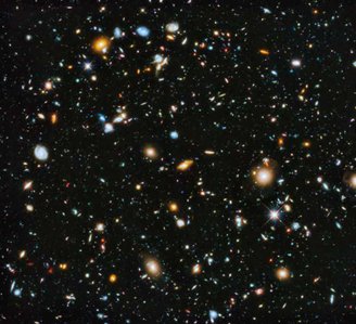 O Hubble Ultra Deep Field está há aproximadamente 13 bilhões de anos no passado.