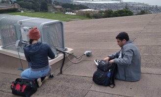 Os sensores são instalados ao redor da cidade por alunos que integram o grupo de pesquisa.